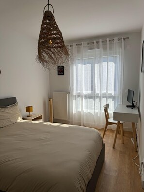 2 chambres, fer et planche à repasser, Wi-Fi, draps fournis