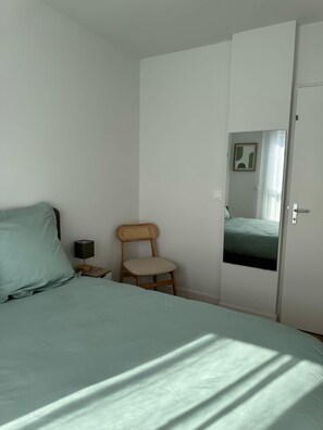 2 chambres, fer et planche à repasser, Wi-Fi, draps fournis