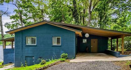 * Vintage * Smith Lake Retreat!