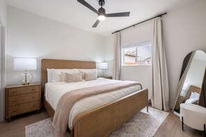 2 habitaciones, tabla de planchar con plancha y cuna de viaje 