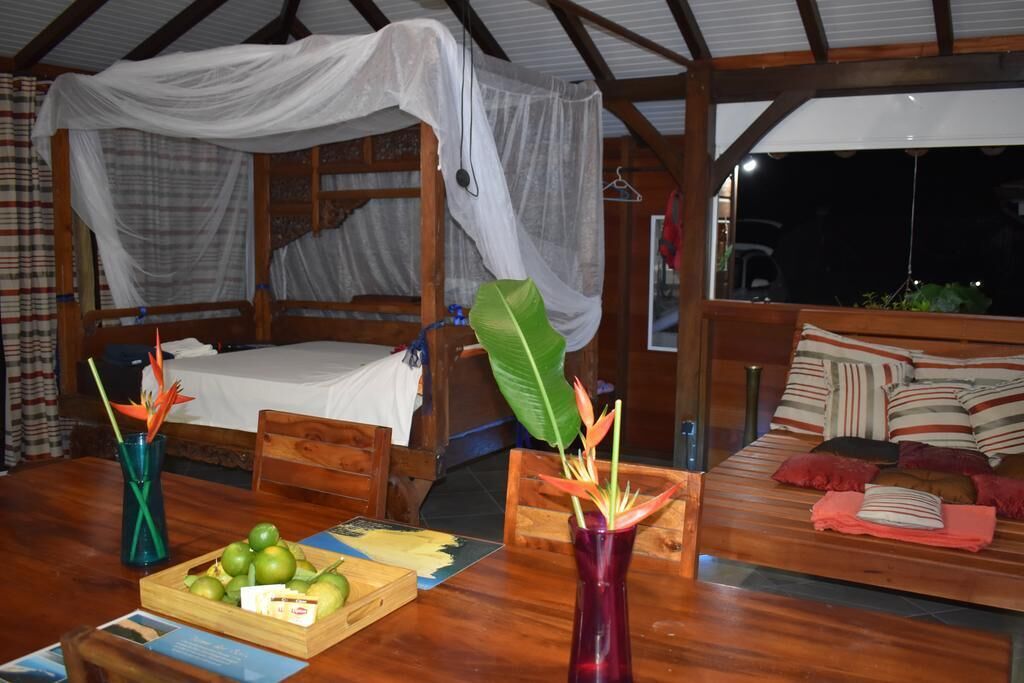 7 Schlafzimmer, Schreibtisch, Bügeleisen/Bügelbrett, Reisekinderbett