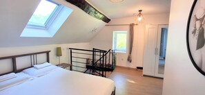 1 chambre, fer et planche à repasser, lit parapluie, Wi-Fi