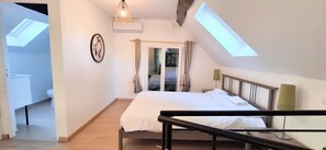 1 bedroom, iron/ironing board, travel cot, WiFi