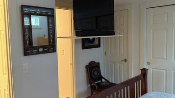 3 bedrooms, iron/ironing board, travel cot, WiFi