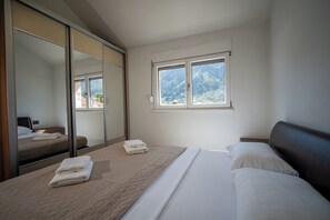 2 bedrooms, iron/ironing board, WiFi, bed sheets