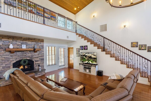 Smart-TV, peis, DVD-spiller og fotballspill