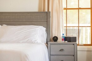 3 bedrooms, desk, iron/ironing board, travel cot