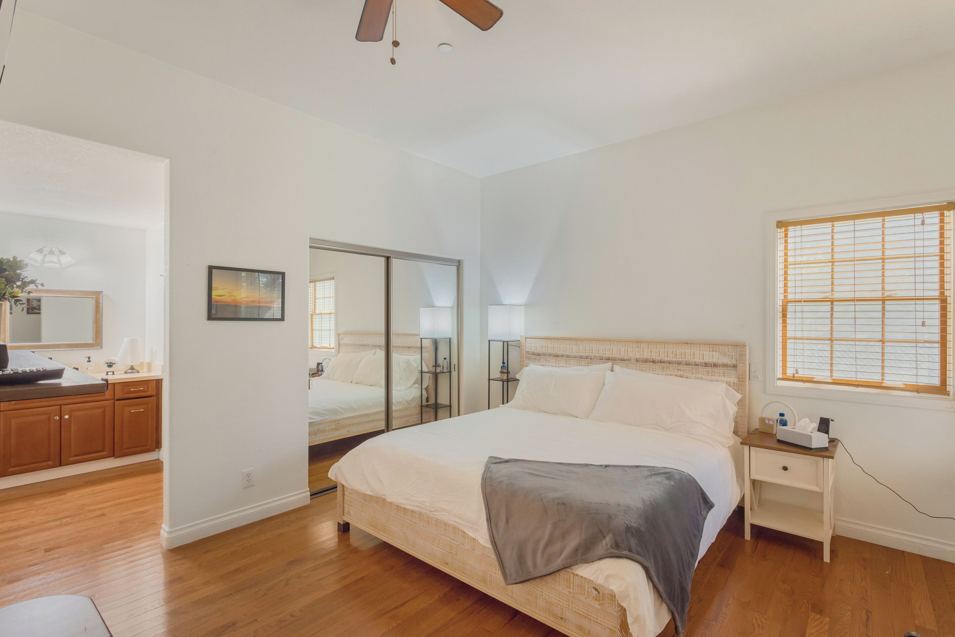 3 bedrooms, desk, iron/ironing board, travel crib