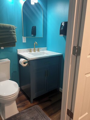 Shower, bidet, towels, soap - Happy Sweet studio Royal with AC and WiFi included Great for Long Stay (Royal)