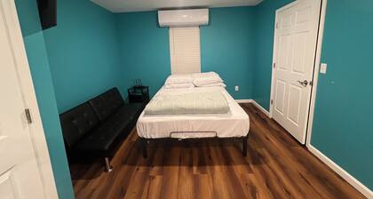Happy Sweet studio Royal with AC and WiFi included Great for Long Stay