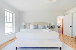 5 bedrooms, iron/ironing board, free WiFi, bed sheets
