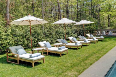 New&Renovated Hamptons Home-Year-Round HotTub, Movie Theater, Pool, GameRm, Gym