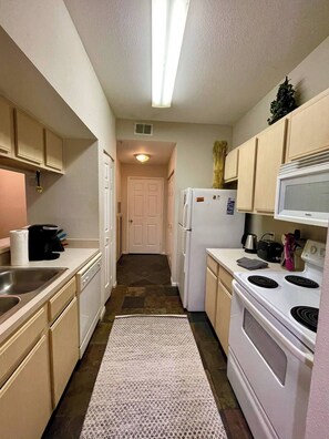 Mikroaaltouuni, uuni, liesi, astianpesukone