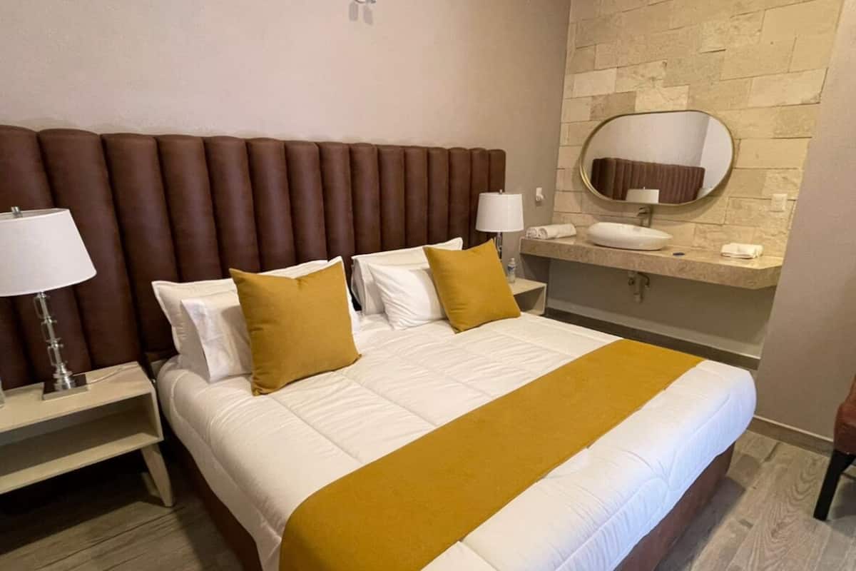 Deluxe Double Room, Mountain View | Iron/ironing board (on request), WiFi (free)