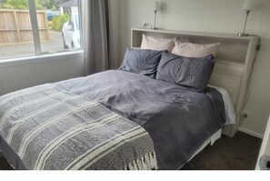 Iron/ironing board, WiFi, bed sheets