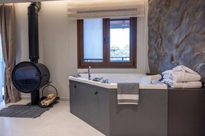 Serviettes fournies, papier toilette