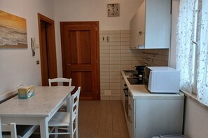 Fridge, oven, dishwasher