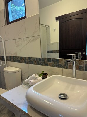 Bathroom - Casa Elena  (Antigua Guatemala)