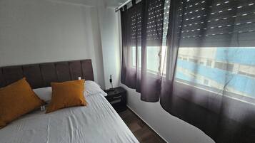 2 chambres, fer et planche à repasser, Wi-Fi, draps fournis