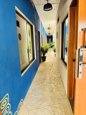 المنشأة من الداخل