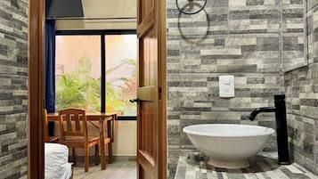 Standard Room | Bathroom | Shower, towels, soap, shampoo