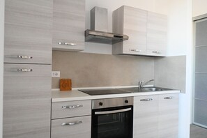 Réfrigérateur, four, lave-vaisselle