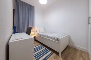 2 chambres, fer et planche à repasser, Wi-Fi, draps fournis