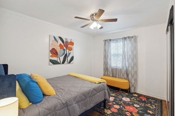 2 bedrooms, desk, iron/ironing board, WiFi