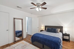 2 bedrooms, desk, iron/ironing board, WiFi