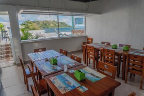 Restaurant - Posada Three Cay Suites (Providencia)