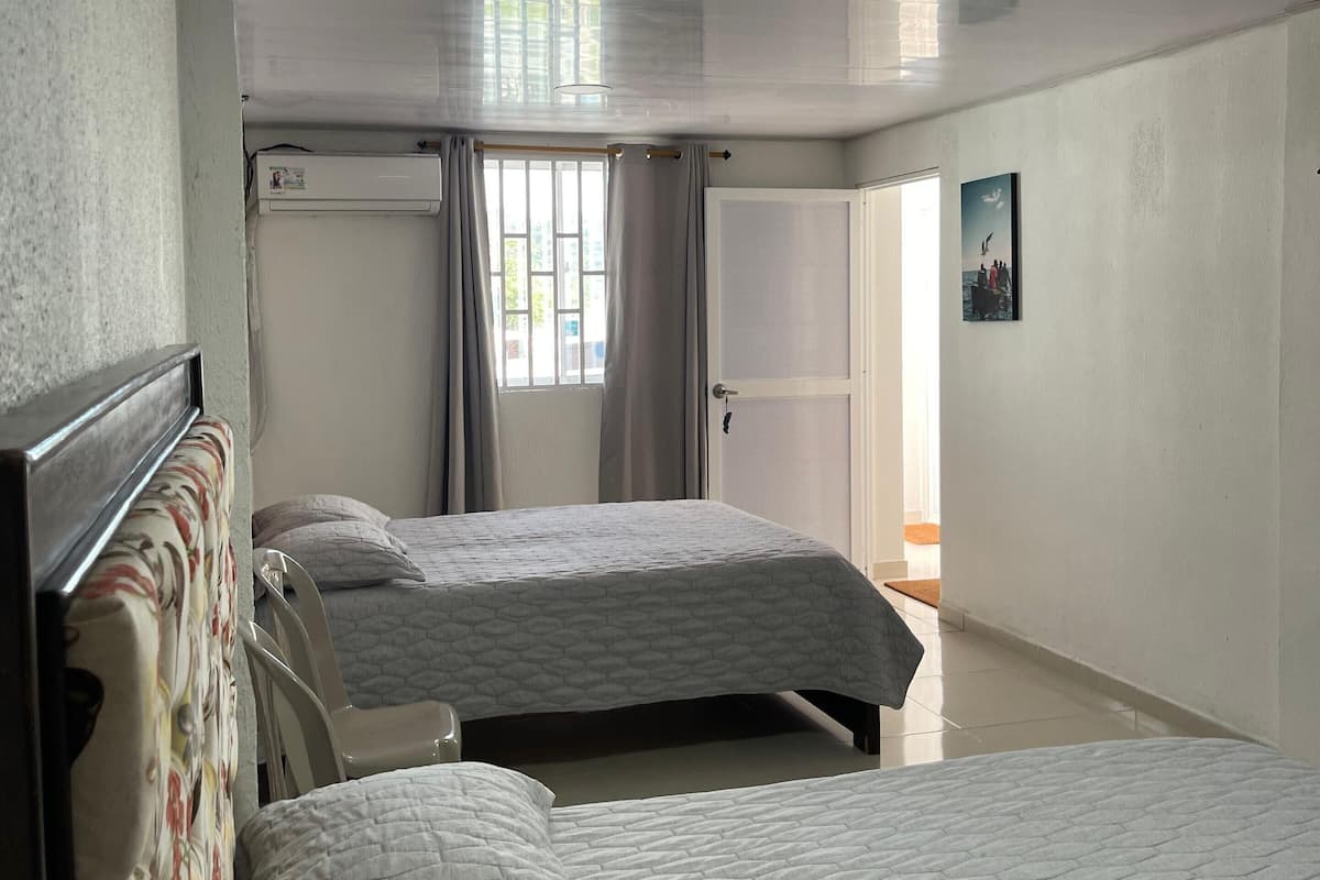 Comfort-Zimmer, 2 Doppelbetten, barrierearm, eingeschränkter Meerblick