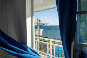 Cortinas blackout, wifi gratis y ropa de cama 