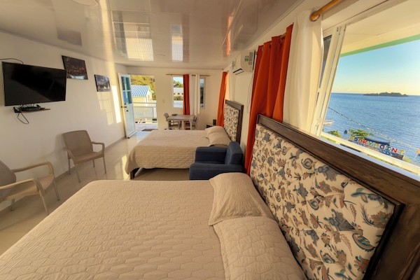 Kamar Quadruple Superior, 2 Tempat Tidur Double, pemandangan samudra | Tirai kedap cahaya, Wi-Fi gratis, dan seprai linen
