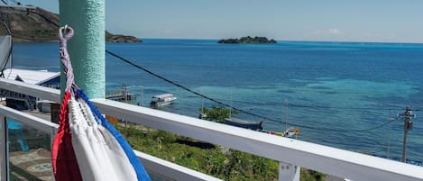 高級四人房, 2 張標準雙人床, 海景 | 露台/庭院