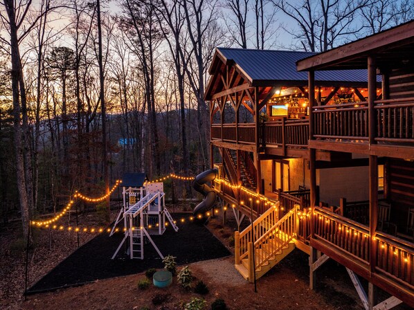 Children’s area - Luxe 8BR w/Pool,Outdoor Play Area, Huge Sports Bar (Sevierville)