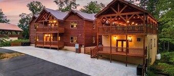 NEW Mountain Luxury-8BR w/Indoor Pool/Arcade Games