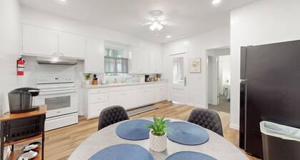 Charming 3-bedroom house in Mansfield with WiFi, AC, full kitchen