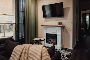 TV, fireplace