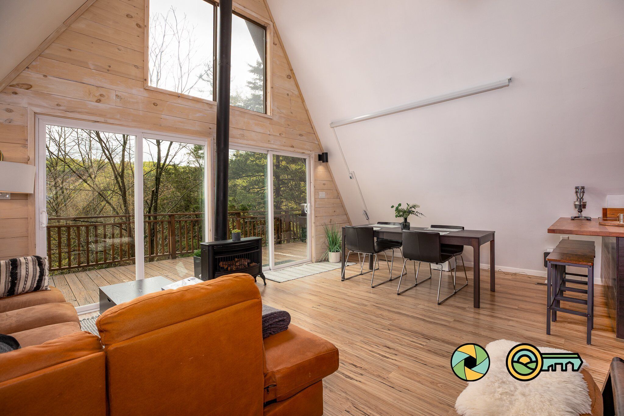 Smart TV, fireplace, computer monitors