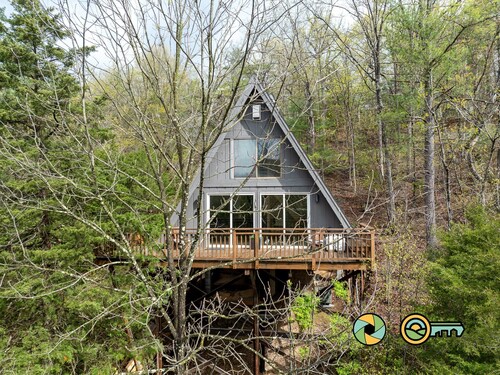 Ripper's Retreat - Ski slope views and short walk to Resort