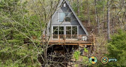 Ripper's Retreat - Ski slope views and short walk to Resort