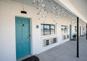 Unclassified image, 4 of 6, button - Winona Motel (Winona)