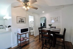 Dining - Recovery Loft 1-bedroom apartment in Mansfield with WiFi, AC, Full Kitchen (Mansfield)