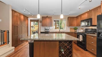 冰箱、微波炉、烤箱、炉灶