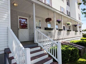 Exterior detail - Condo in downtown OOB. 4 min walk to Pier & Beach (Old Orchard Beach)