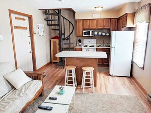 Interior - Condo in downtown OOB. 4 min walk to Pier & Beach (Old Orchard Beach)