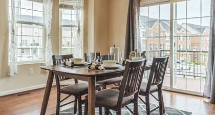 Spacious 4-bedroom townhome in charming Elkridge with WiFi, AC/ Outdoor Playarea