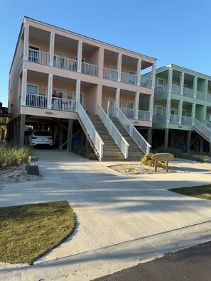 Exterior - Beautiful 3 BR Condo in Gulf Shores, only short walk to beach, Hangout, shopping (Gulf Shores)