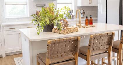 High Blue Bungalow-Southern Charm on the MS Gulf Coast