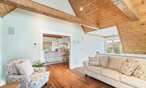 Smart TV, fireplace, ping pong, books